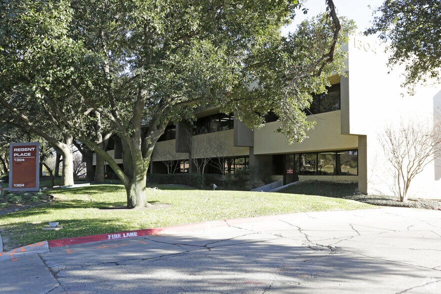 More Photos Of 1304 W Walnut Hill Ln, Irving Office For Lease