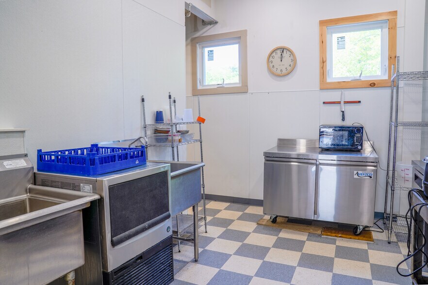 More Photos Of 123 Union Sq, Milford Restaurant For Sale