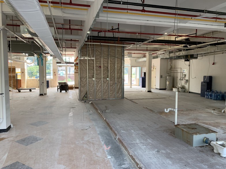 More Photos Of 727 Franklin Blvd, Somerset Apartments For Lease