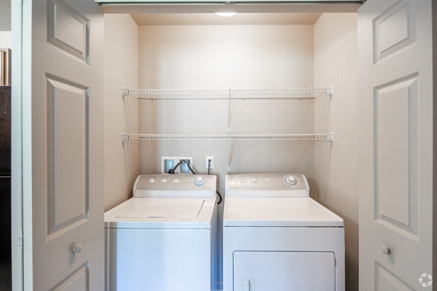 More Photos Of 500 Saluki Blvd, Carbondale Apartments For Sale