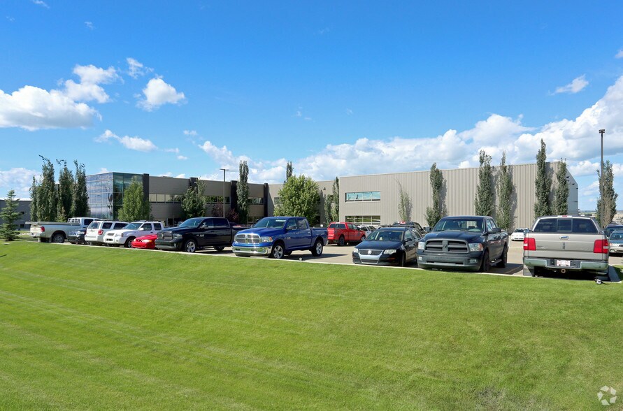 More Photos Of 25672 111 Ave, Parkland County Light Distribution For Sale