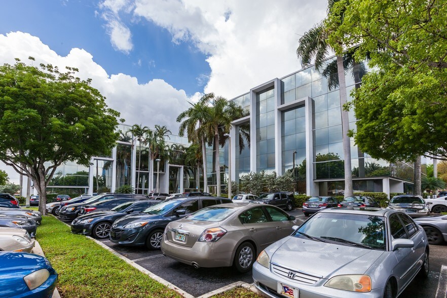 More Photos Of 16853-16855 NE 2nd Ave, North Miami Beach Office For Lease