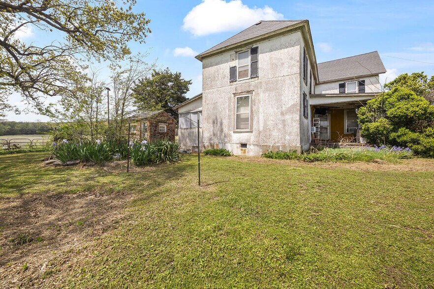 More Photos Of 10535 N Highway 59, Summers Land For Sale