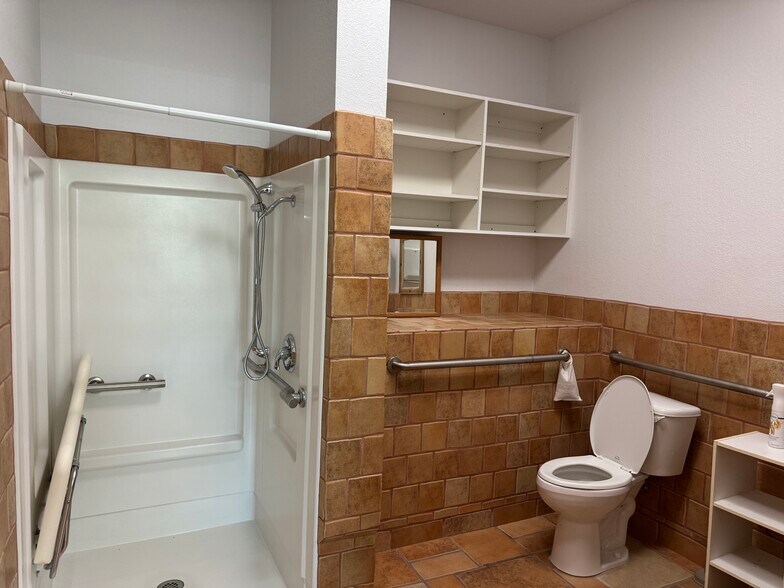 More Photos Of 16010 Park Valley Dr, Round Rock Medical For Lease