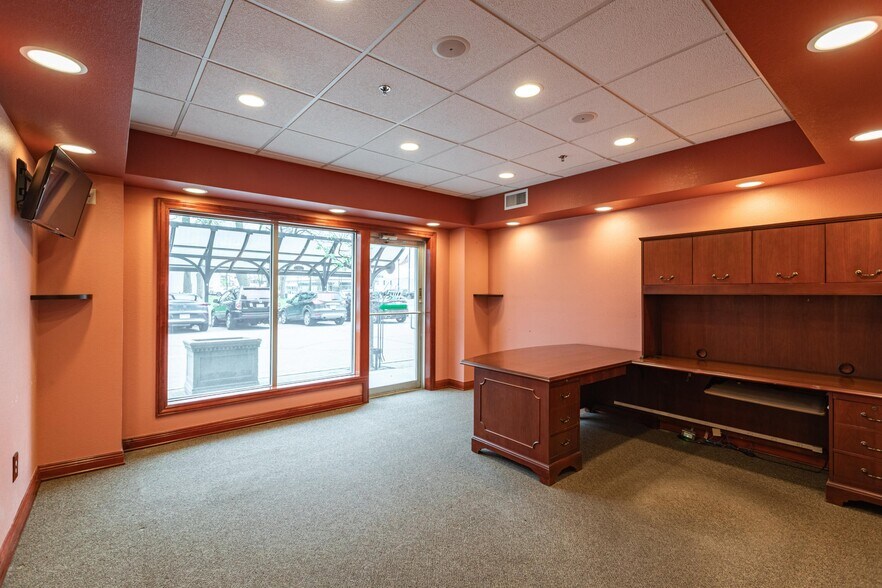 More Photos Of 301-317 4th St S, La Crosse Office For Lease