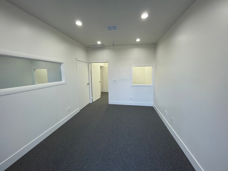More Photos Of 7127 Laurel Canyon Blvd, North Hollywood Office For Lease