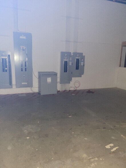 More Photos Of 400 Washington Ave, Mansfield Freestanding For Sale