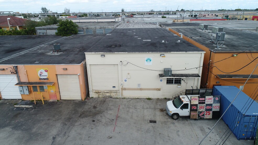 More Photos Of 841 W 17th St, Hialeah Warehouse For Lease
