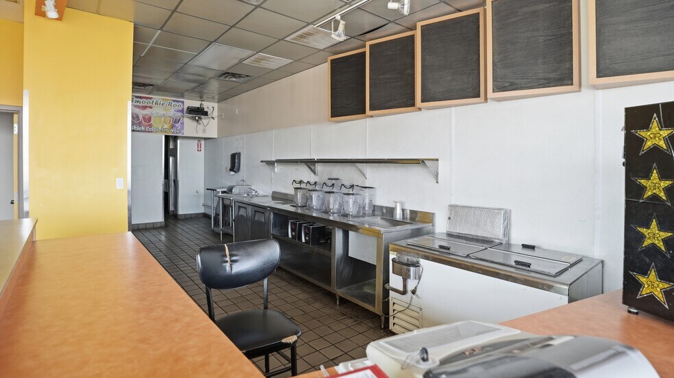 More Photos Of 2882-2904 Long Beach Rd, Oceanside Freestanding For Lease