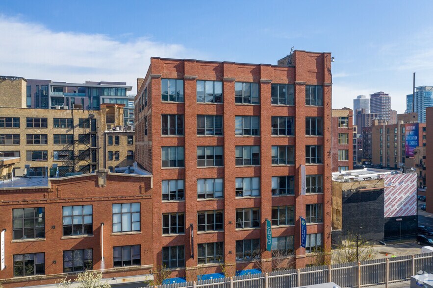 More Photos Of 350 W Ontario St, Chicago Loft Creative Space For Lease