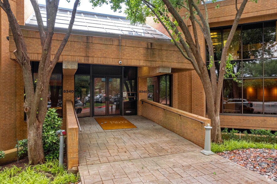 More Photos Of 8330-8350 Meadow Rd, Dallas Office For Sale