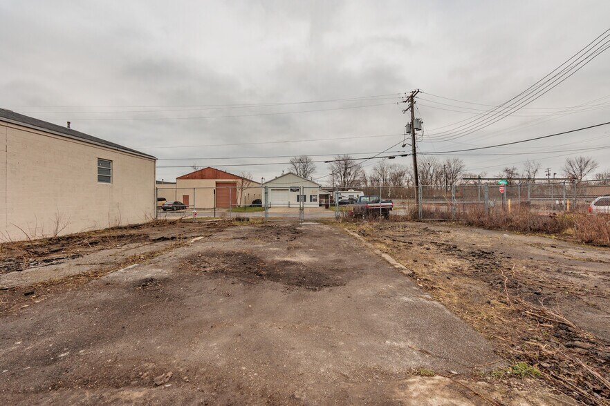 More Photos Of 160 Eady Ct, Elyria Warehouse For Sale