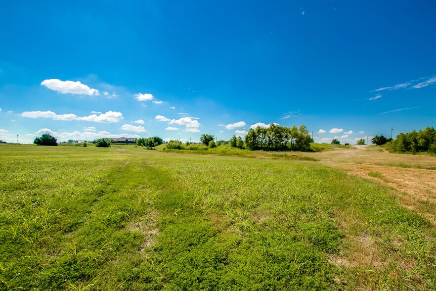 More Photos Of 2144 W Audie Murphy Pky, Farmersville Land For Lease
