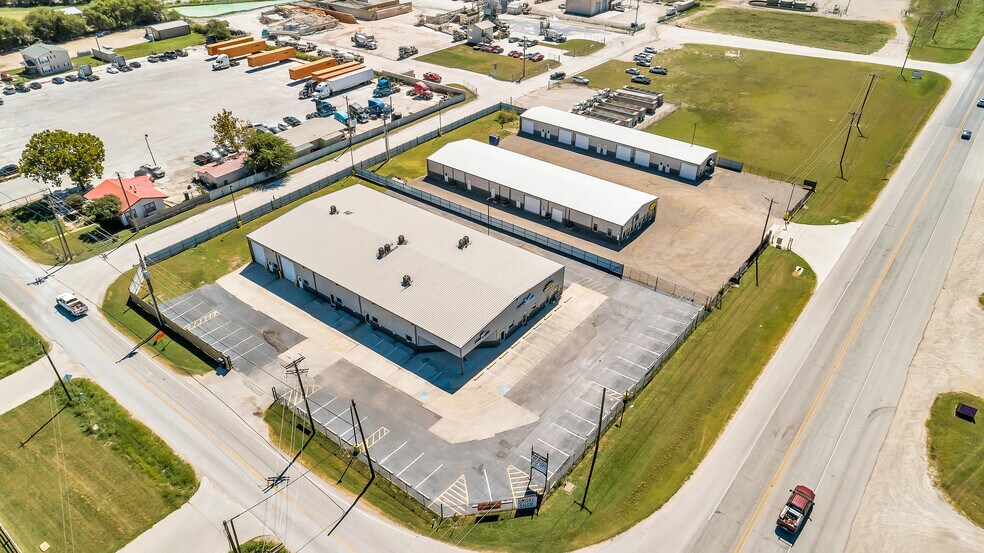 More Photos Of 12250 US Business Highway 287 N, Fort Worth Distribution For Lease