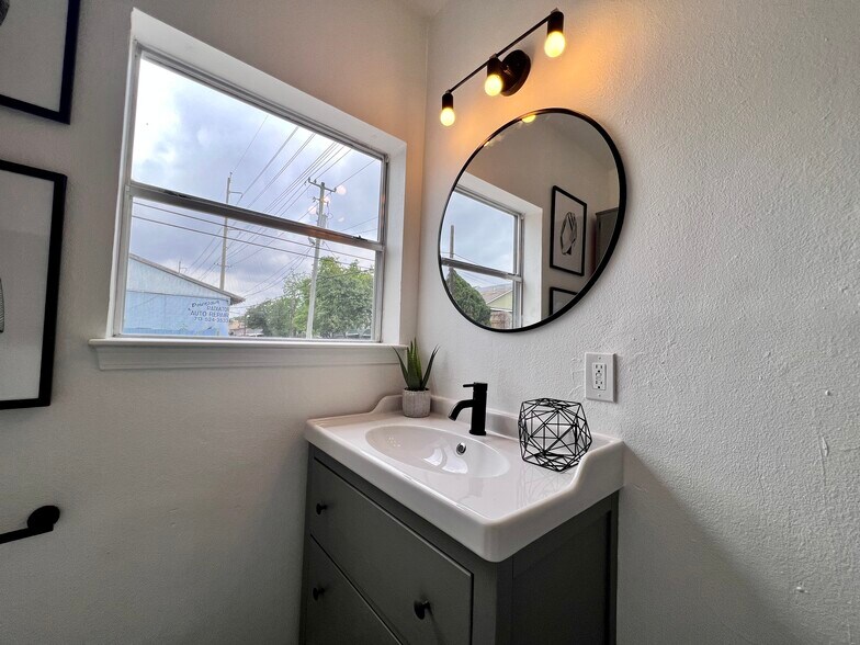 More Photos Of 415 Fairview St, Houston Apartments For Sale