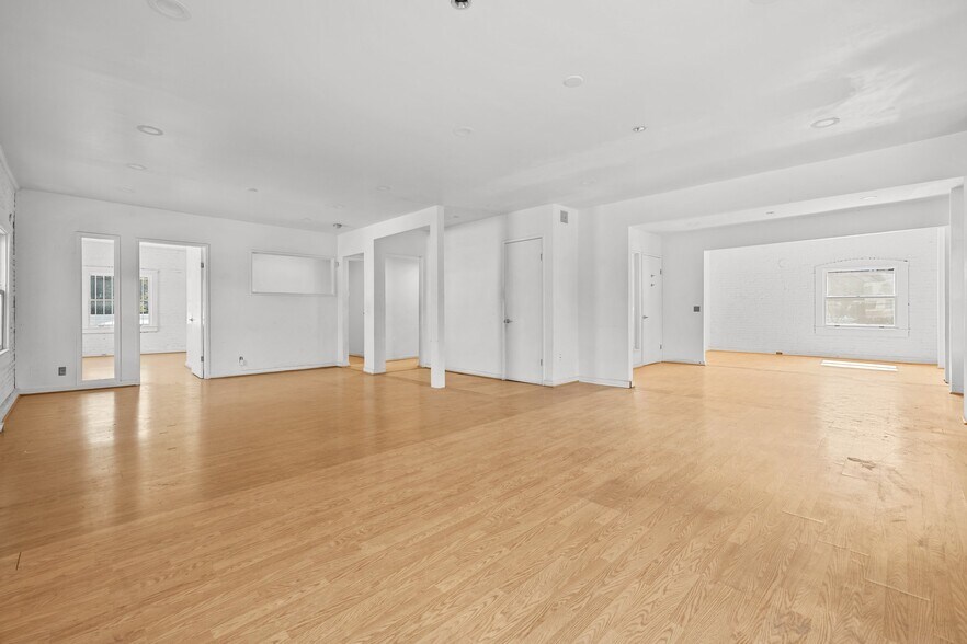 More Photos Of 2917-2921 Main St, Santa Monica Storefront Retail Office For Lease