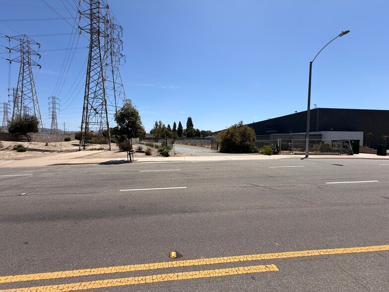 More Photos Of 1543 N Tustin Ave, Orange Land For Lease