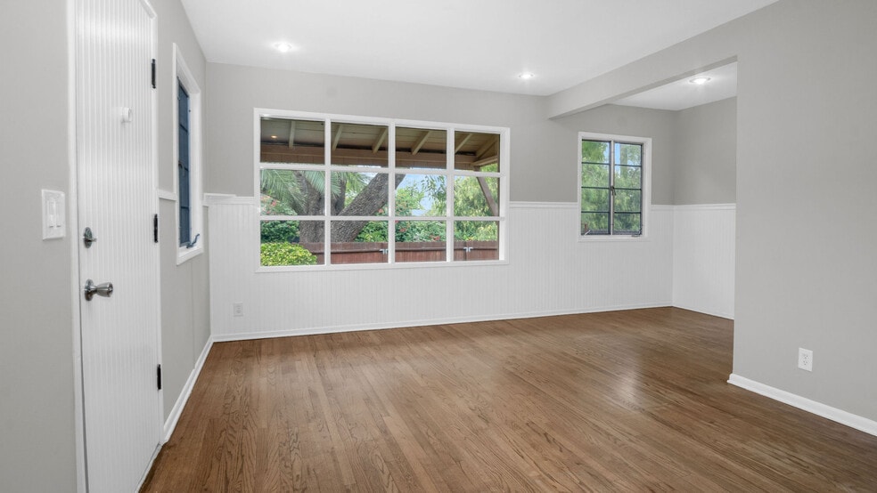 More Photos Of 10346 Oro Vista Ave, Sunland Multifamily For Sale