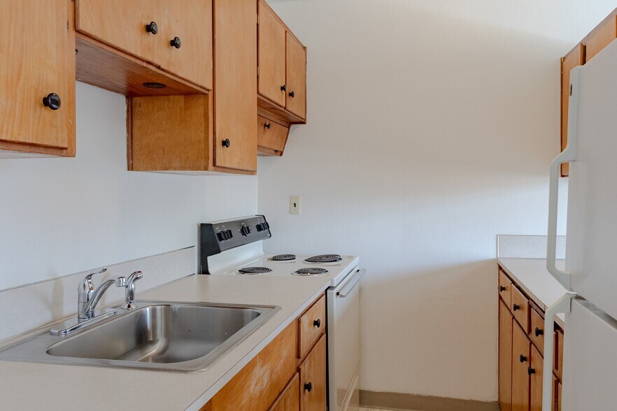 More Photos Of 7606-7720 E Burnside St, Portland Apartments For Sale