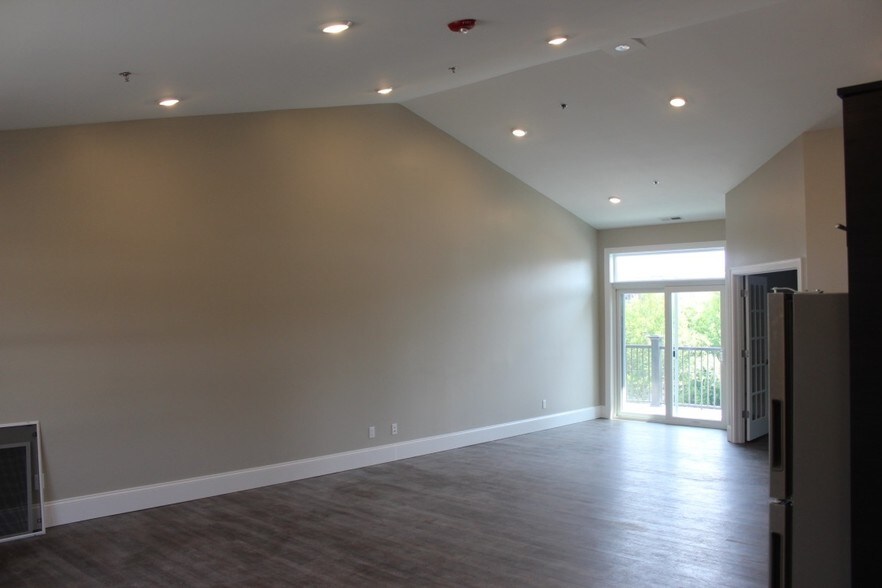 More Photos Of 42 Felton St, Waltham Warehouse For Lease