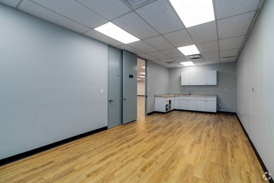 More Photos Of 6925 Lake Ellenor Dr, Orlando Unknown For Lease