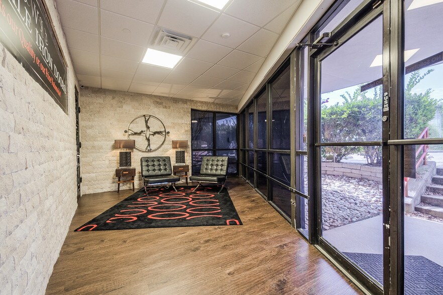 More Photos Of 4510 Duncanville Rd, Dallas Distribution For Sale