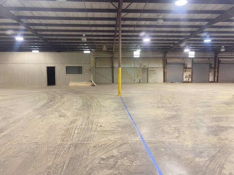 More Photos Of 422 Bay St, Heidelberg Manufacturing For Lease