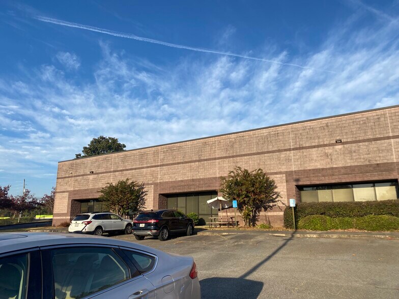More Photos Of 3137 Chestnut Dr, Atlanta Distribution For Lease