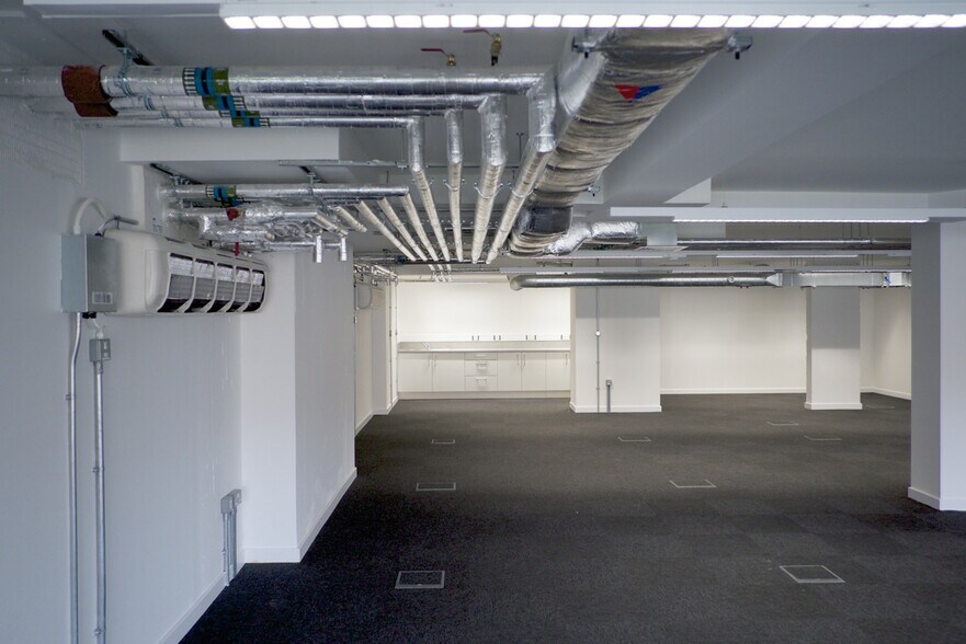 More Photos Of 101 Queen Caroline St, London Movie Radio TVStudio For Lease