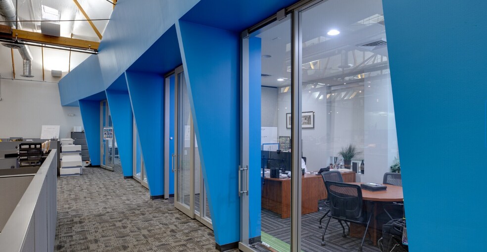 More Photos Of 4501 E McDowell Rd, Phoenix Showroom For Lease