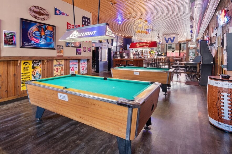 More Photos Of 1708 State St, Bettendorf General Retail For Sale