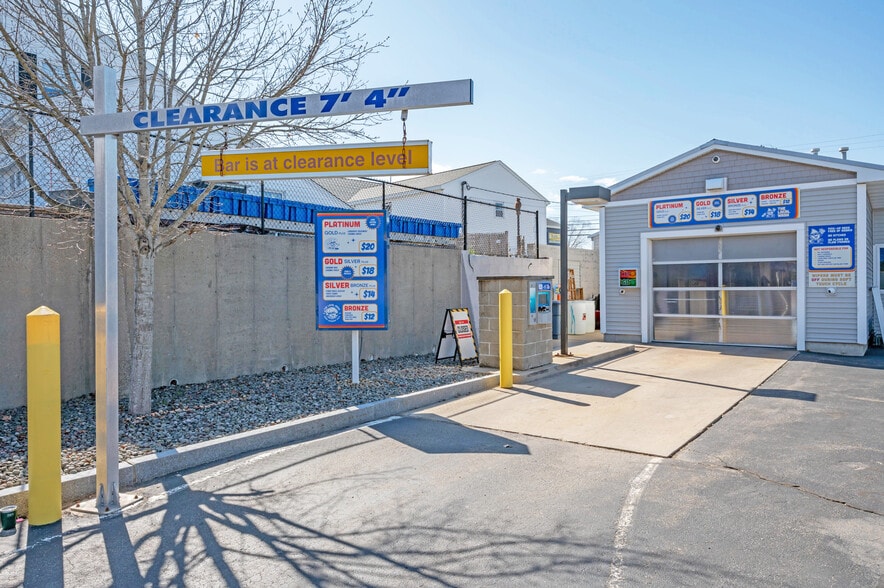 More Photos Of 595 Lafayette Rd, Hampton Freestanding For Sale
