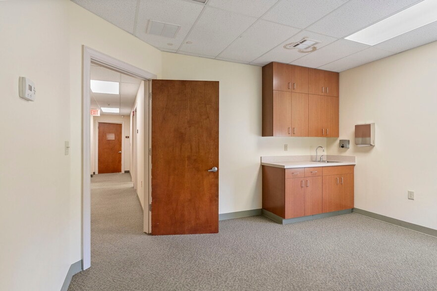 More Photos Of 1000 Coventry Dr, Phillipsburg Medical For Sale