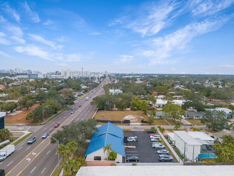 More Photos Of 2501 S Tamiami Trl, Sarasota Office For Lease