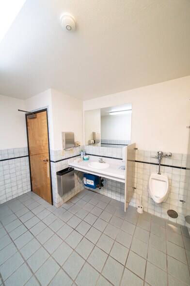 More Photos Of 1550 N Norma St, Ridgecrest Office For Lease