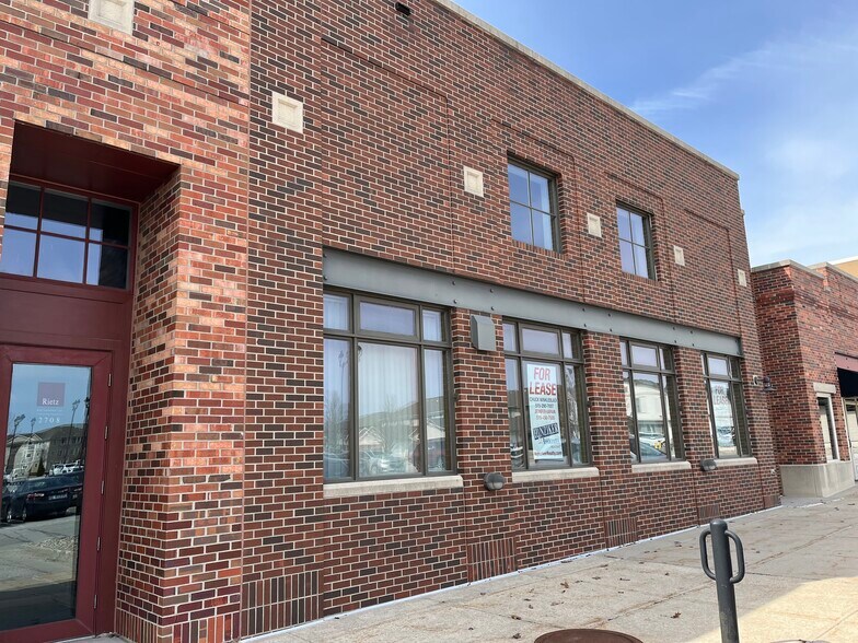 More Photos Of 2712 Stange Rd, Ames Storefront Retail Office For Lease