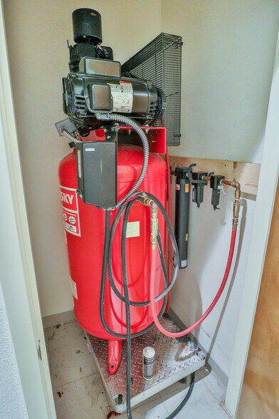 More Photos Of 130 W Rhapsody Dr, San Antonio Light Manufacturing For Lease