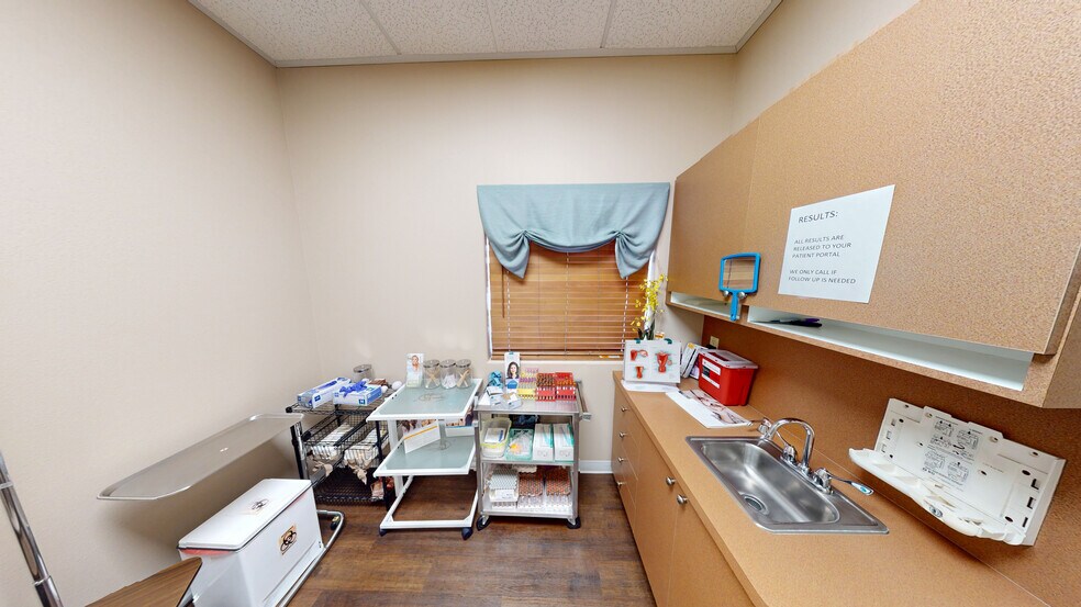 More Photos Of 2633 W Horizon Ridge Pky, Henderson Medical For Lease