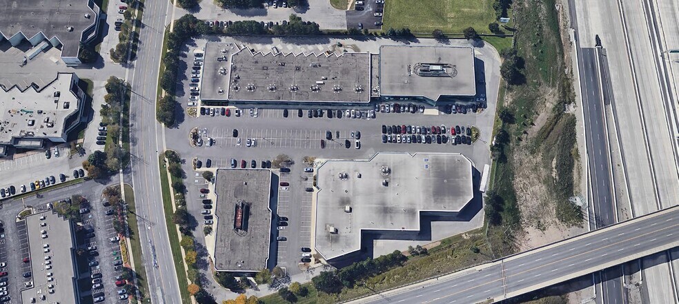 More Photos Of 425 Britannia Rd E, Mississauga Showroom For Lease