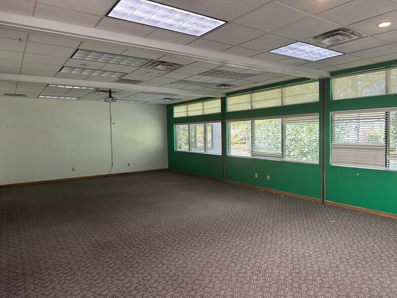 More Photos Of 5720 Avery Rd, Dublin Office For Sale