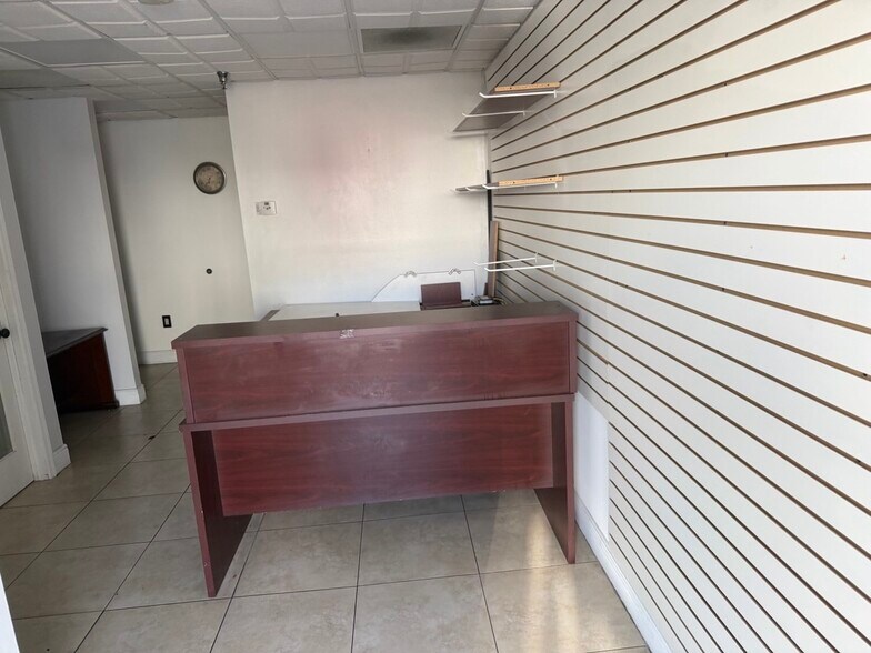 More Photos Of 2740-2764 NW 112th Ave, Doral Warehouse For Lease