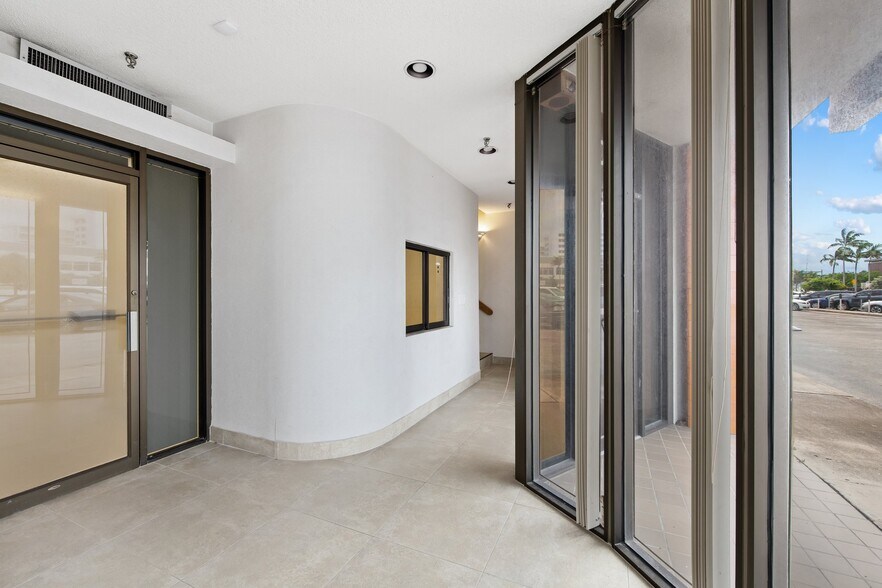 More Photos Of 3067-3071 E Commercial Blvd, Fort Lauderdale Medical For Lease