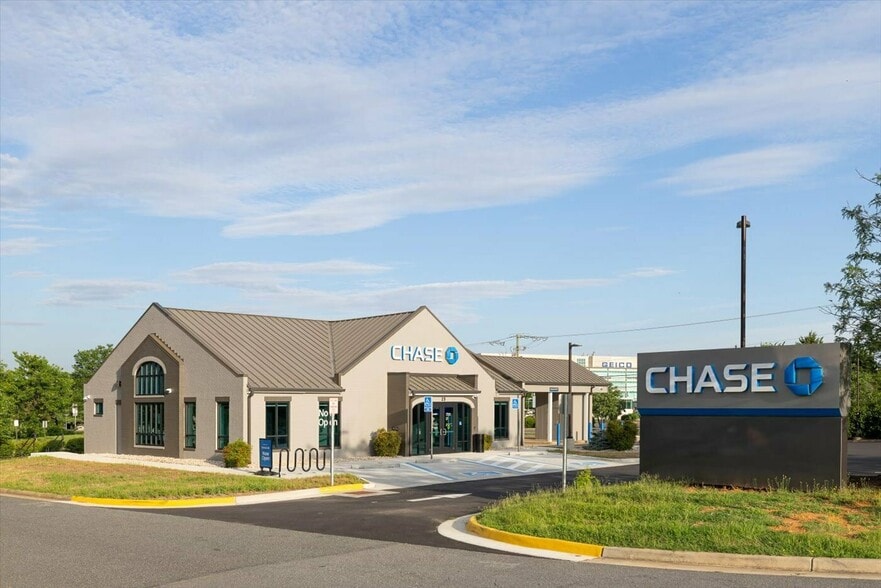 Primary Photo Of 25 Banks Ford Pky, Fredericksburg Bank For Sale