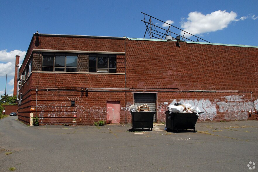 More Photos Of 1000 1st St, Harrison Warehouse For Lease