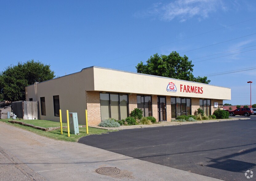 More Photos Of 7402 University Ave, Lubbock Office For Lease