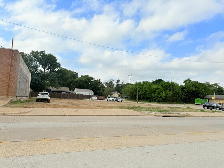More Photos Of 4100 W Vickery Blvd, Fort Worth Land For Lease
