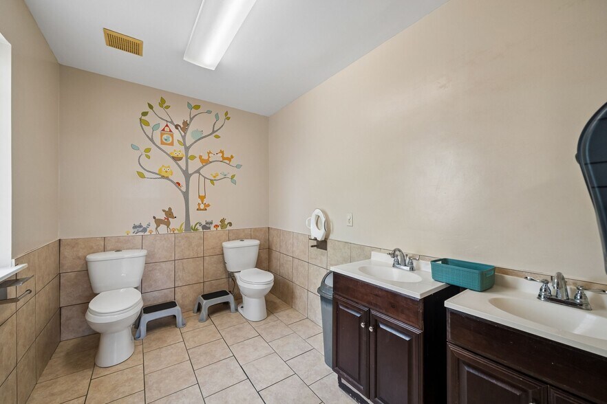 More Photos Of 1215 Hobart Ave, Charleston Office For Sale