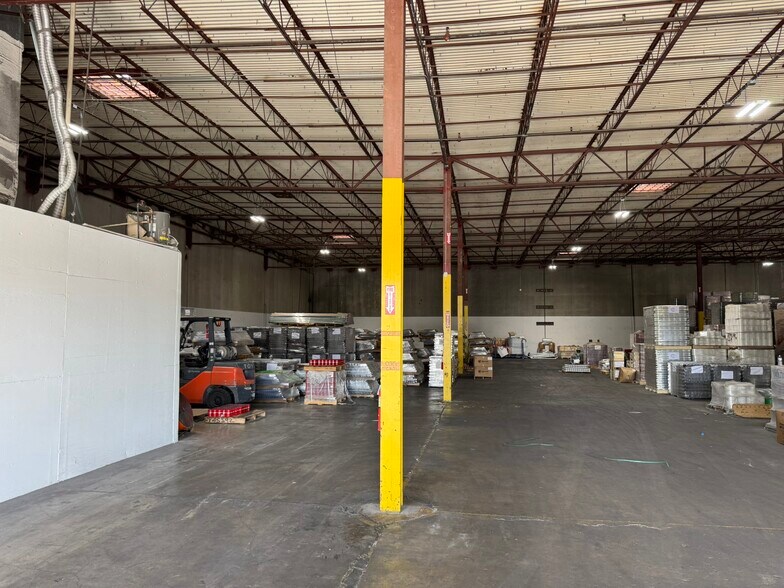 More Photos Of 1819 Turning Basin Dr, Houston Warehouse For Lease
