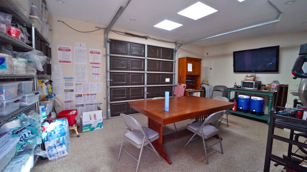 More Photos Of 17066 Palmdale Ln, Huntington Beach Contractor Storage Yard For Sale