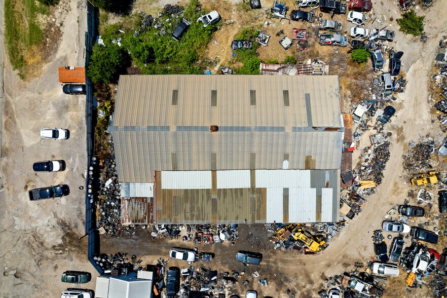 More Photos Of 10466 Central Expy, Dallas Auto Salvage Facility For Sale